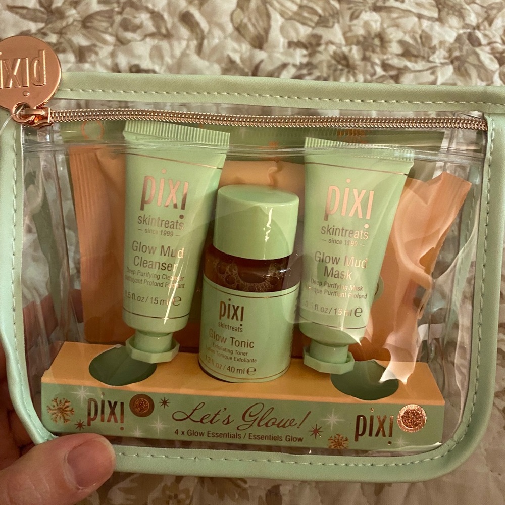 Cutest gift set! In cosmetic bag